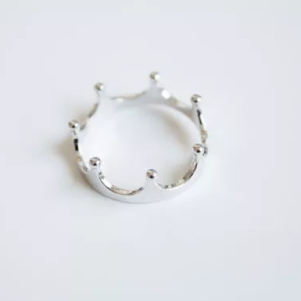 “Your Majesty” Royal Queen Minimalist Crown Ring - Picture 7 of 9